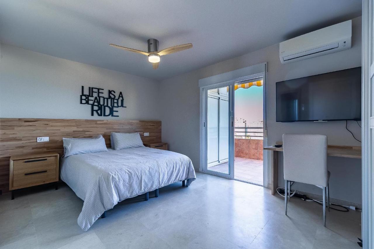 Vistas Azules -- Remodeled, Large Terrace, Spectacular Ocean Views And Beach Level Access Torremolinos Exterior foto